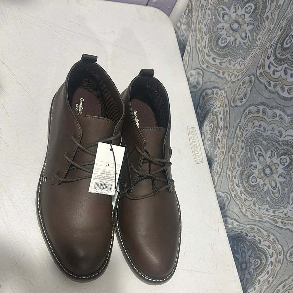 NEW Clarks Brown Chukka Boots Leather Minimalist Design size 11 1/2